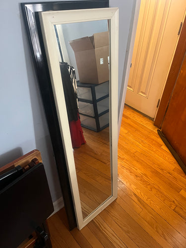 Sleek White Edge Mirror 🪞