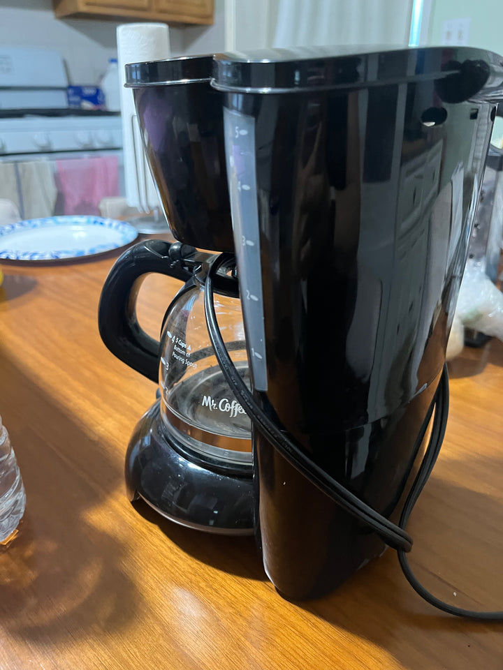 Small Coffee Machine – Single Serve, Quick Brew, Easy Clean