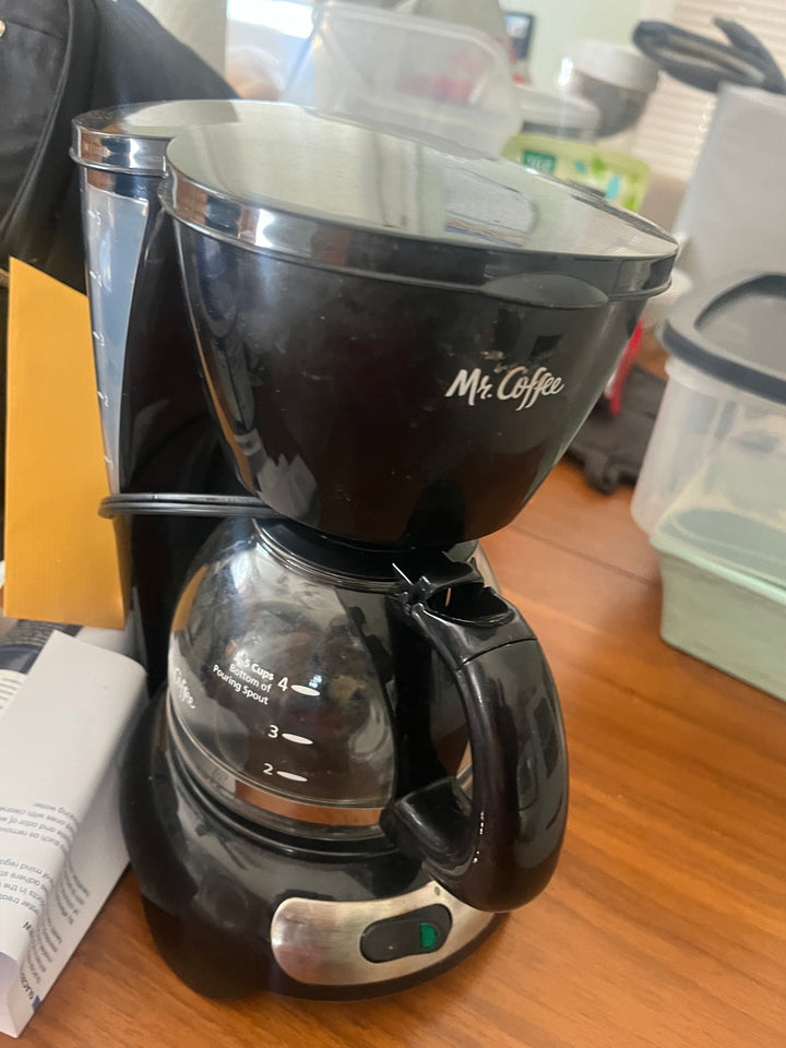 Small Coffee Machine – Single Serve, Quick Brew, Easy Clean