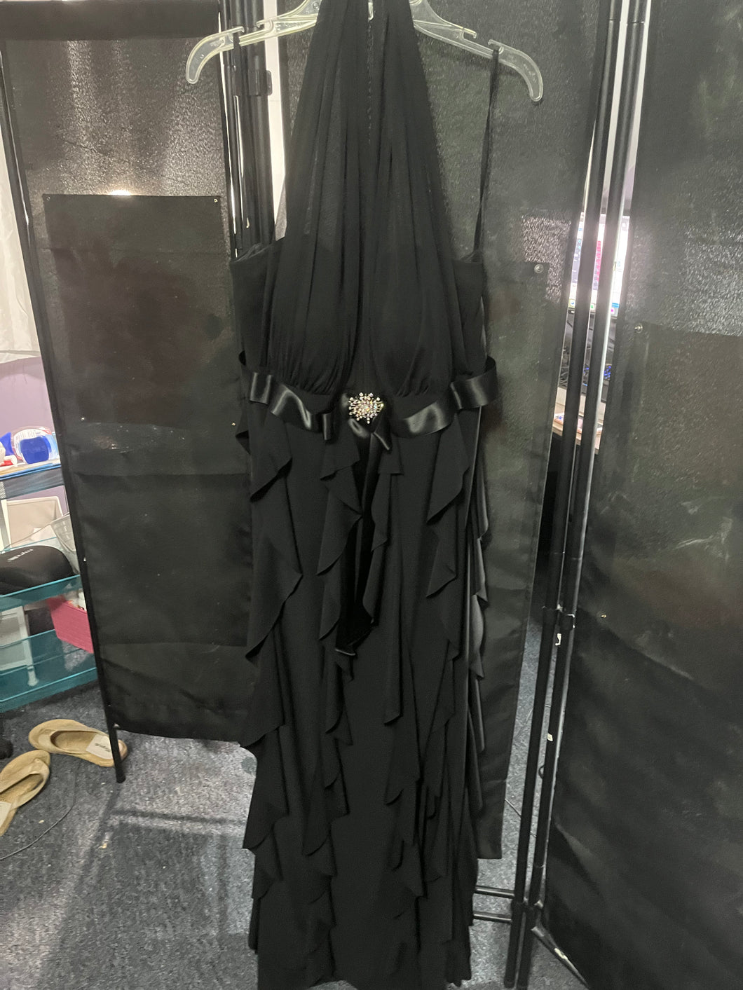 Elegant Black Ruffle Evening Gown 🖤