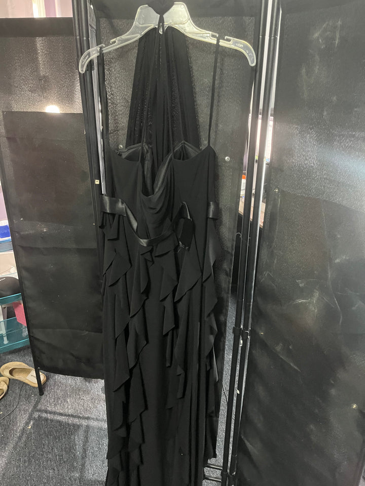 Elegant Black Ruffle Evening Gown 🖤